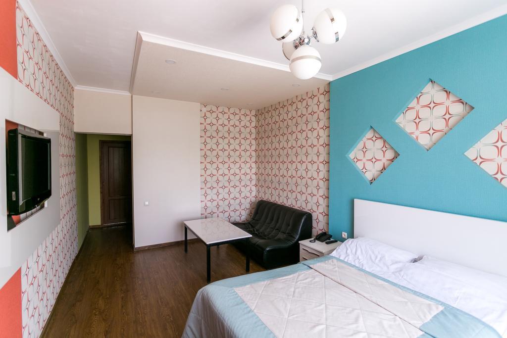 Delphin Guest House Бишкек Екстериор снимка