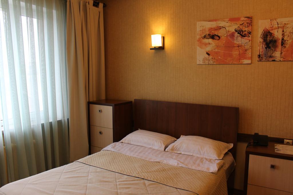 Delphin Guest House Бишкек Стая снимка