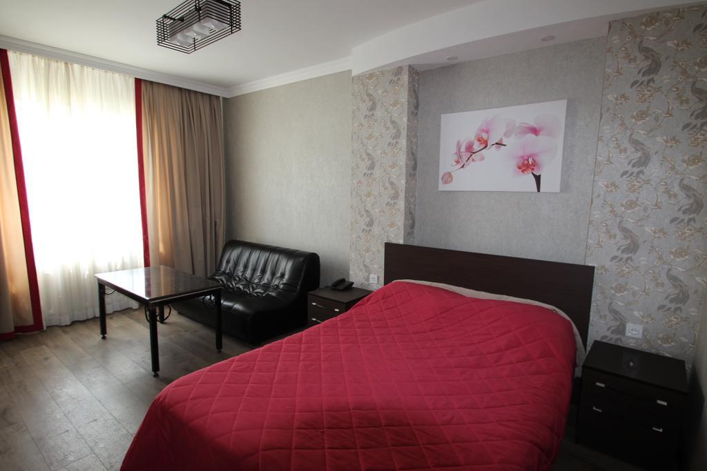 Delphin Guest House Бишкек Екстериор снимка