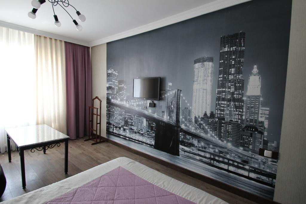 Delphin Guest House Бишкек Екстериор снимка