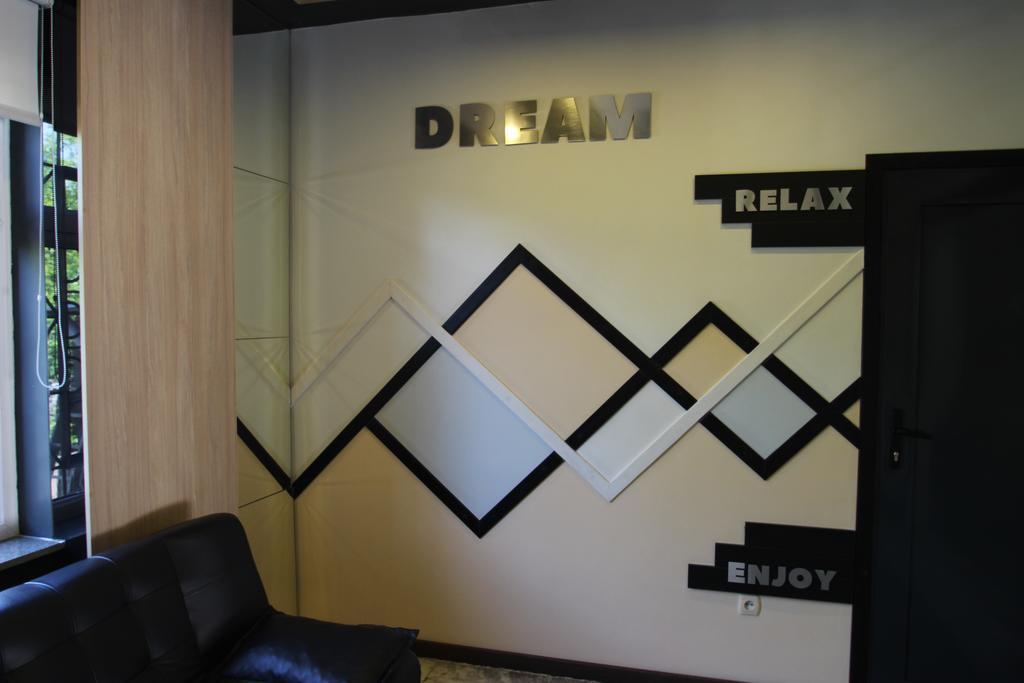 Delphin Guest House Бишкек Екстериор снимка