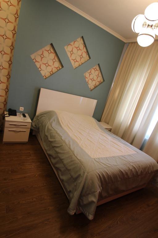 Delphin Guest House Бишкек Екстериор снимка