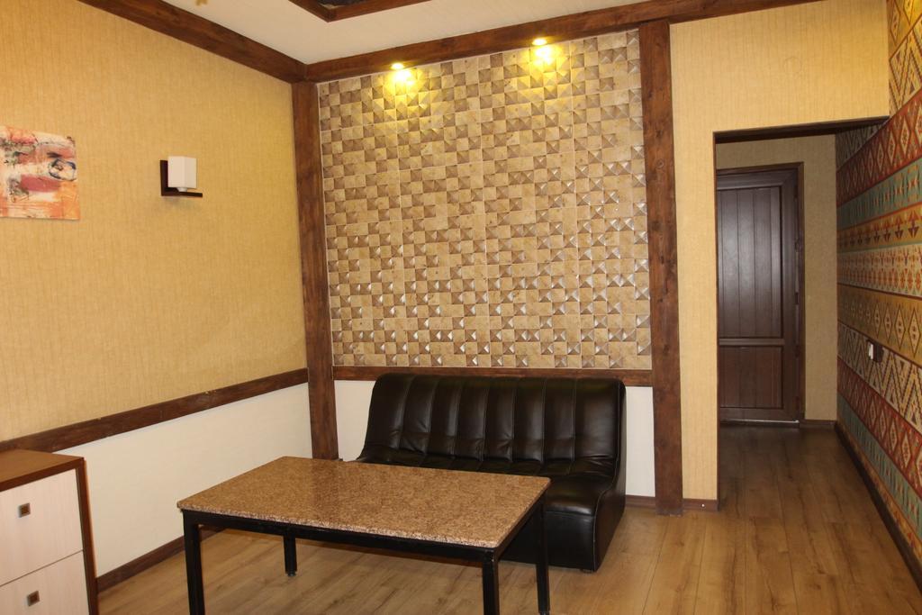 Delphin Guest House Бишкек Екстериор снимка